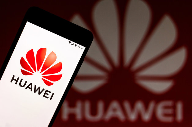 Великобритания запретила Huawei создавать в стране сети 5G до 2027 года