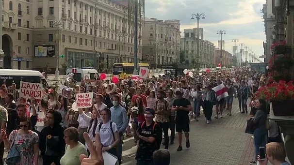 Жители Бреста вышли на многотысячный марш протеста