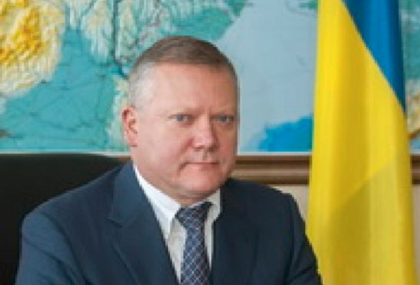 Родовий герб та подарунок у $ 30 000 для держсекретаря Мінекології Геннадія Дмитренко