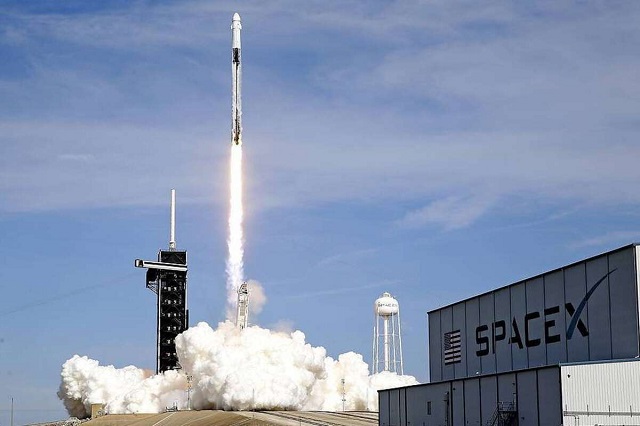 Обломок ракеты Falcon 9 компании SpaceX упал на ферму в Вашингтоне