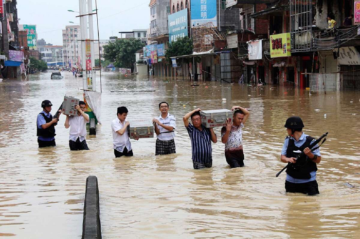 В Китае из-за сильного наводнения прорвалась плотина водохранилища