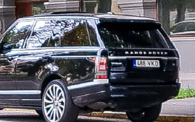 Россиянин Осипян продает черный Range Rover с эстонским номером