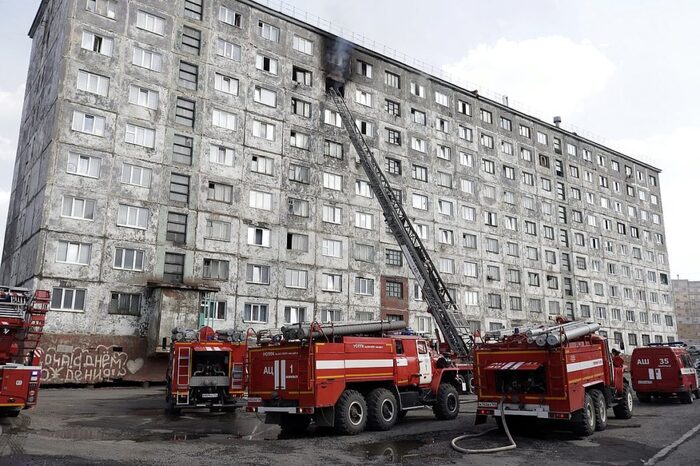 Из горящей гостиницы в российском городе спасли почти 40 человек