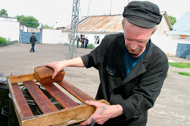 «У нас воров нет, короновать некому»