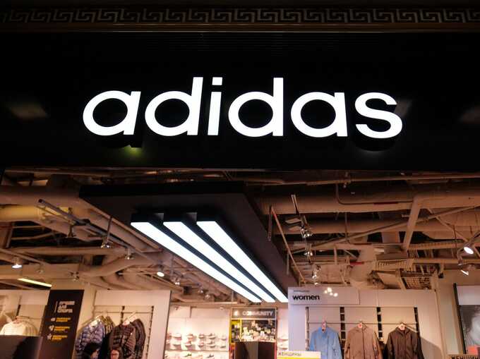 В офисах Adidas проведены обыски из-за налоговых нарушений