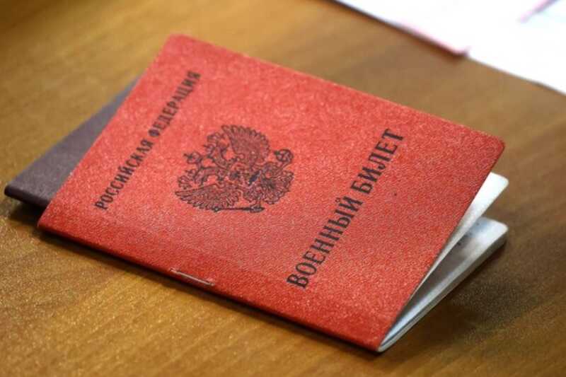 В Москве задержали призывника на улице и не отпускают без проверок