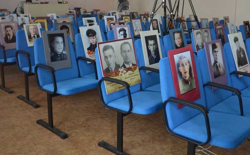 В Нижегородской области школьники выступили перед портретами участников Великой Отечественной войны