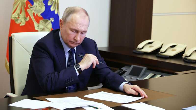 Путин утвердил законы о конфискации имущества за публичные высказывания против военных и агитацию за введение санкций