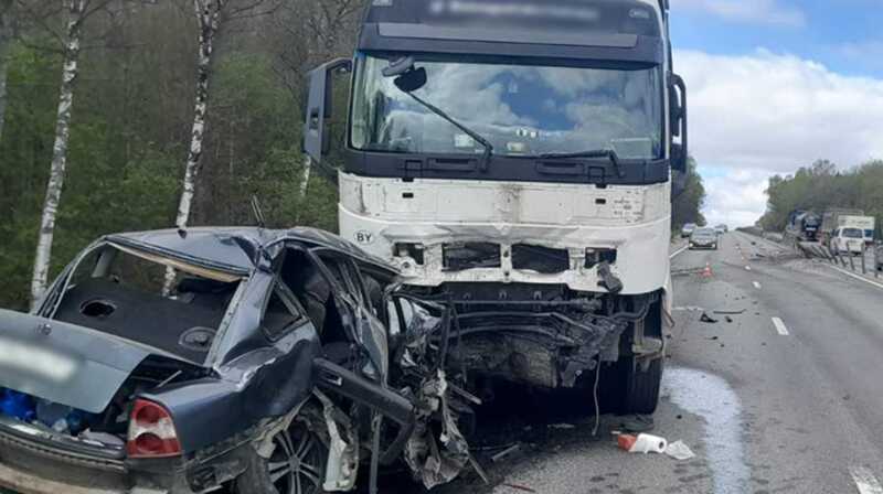 В результате аварии с грузовиком в Можайске два человека погибли