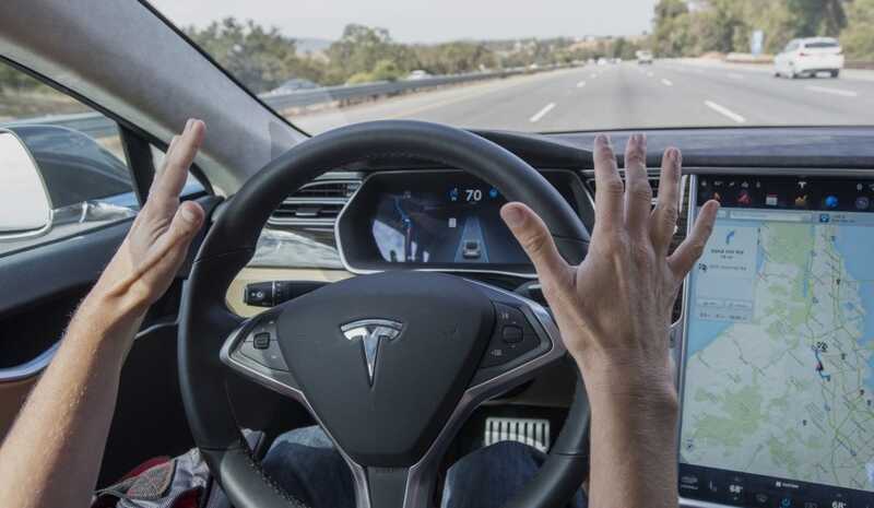 Автопилот Tesla не распознал указатель поворота и чуть не привел к аварии с водителем
