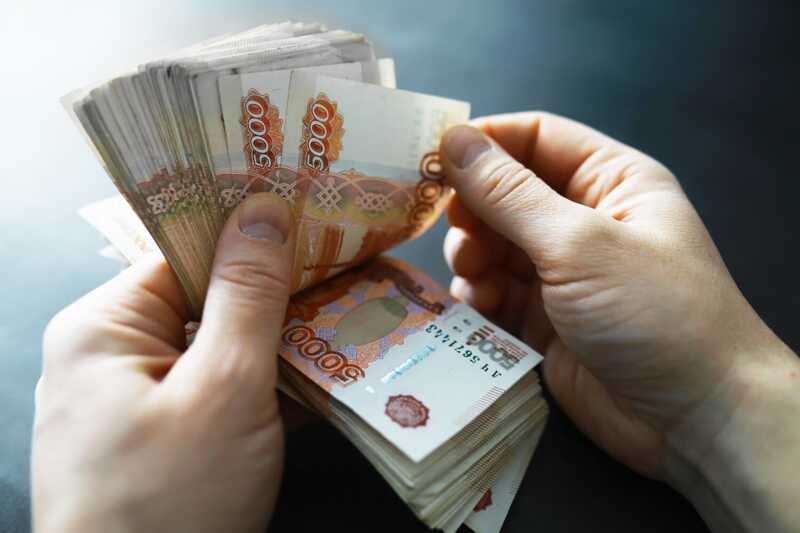 В Белгороде злоумышленники обманули местную жительницу на сумму 5,5 миллиона рублей и вынудили её поехать в Москву