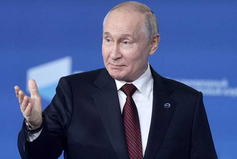 Путин призвал «защитить» россиян от Запада, говоря в незаглушенный микрофон на немецком языке