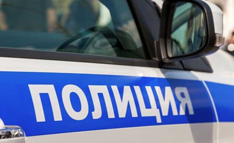 ФСБ и полиция проверяют подозрительный автомобиль в Москве на наличие взрывчатых веществ