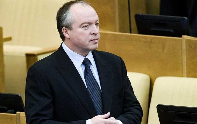 Депутат Андрей Скоч не решился появиться в поздравительном ролике для узбекского авторитета Салима Абдувалиева