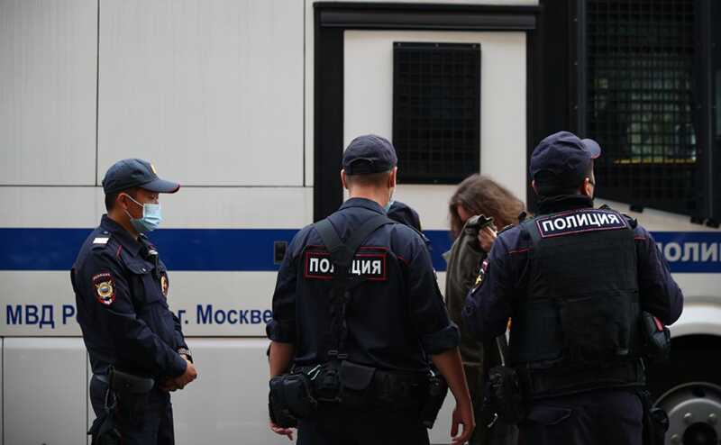 ФСБ предполагает, что сотрудники полиции предоставляли данные МВД изданию «Базы»