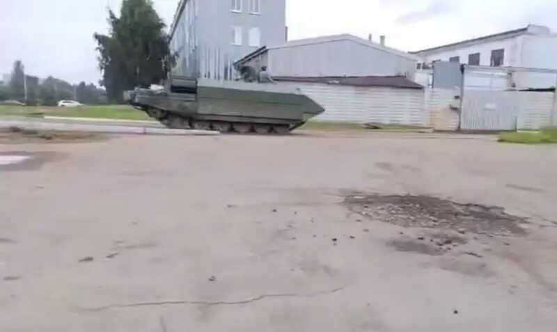 «Уралвагонзавод» представил первый «Штурм»: танками будут управлять на расстоянии