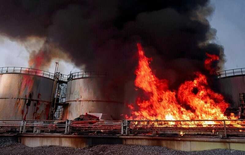 В Сочи на нефтебазе возник пожар после нападения беспилотника