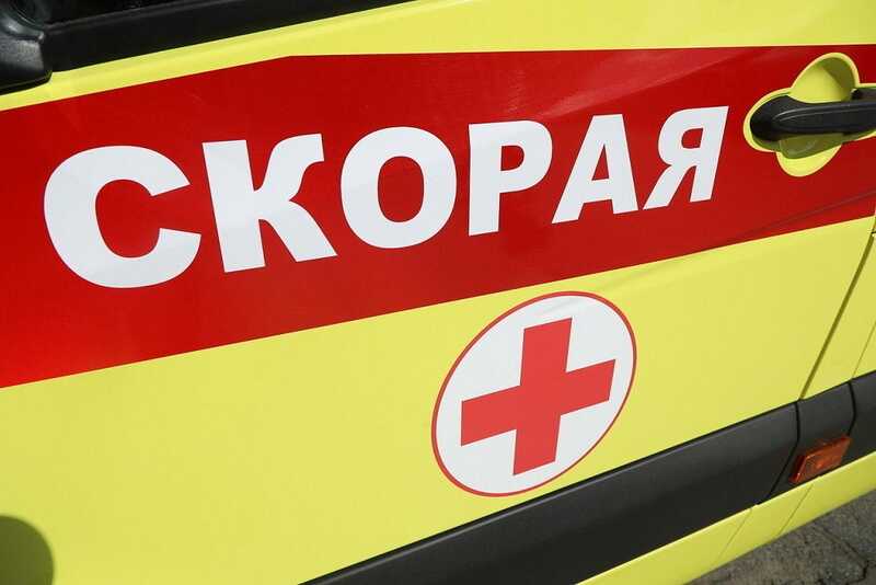 В Ленинградской области грузовой поезд сбил автобус с туристами: имеются погибшие