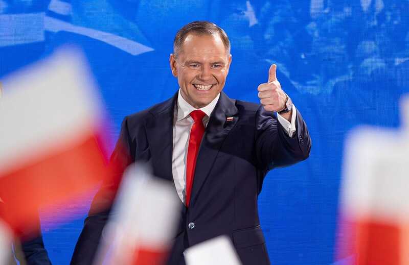 Новый лидер Польши Кароль Навроцкий избежал взаимодействия с правительством