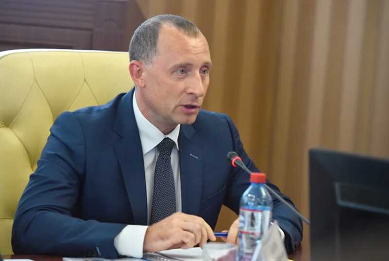 Заместитель губернатора Курской области Владимир Базаров был заключен под стражу по подозрению в хищении средств