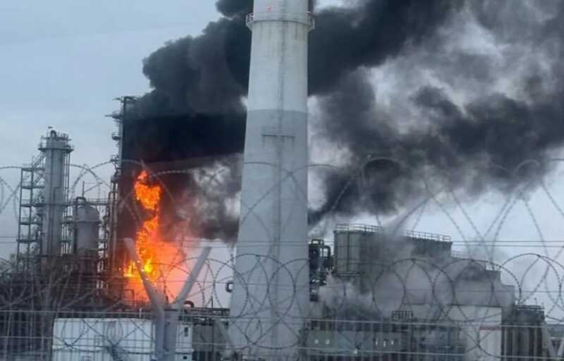 Украинские беспилотники атаковали 10 российских нефтеперерабатывающих заводов: стоимость бензина поднялась до беспрецедентных высот
