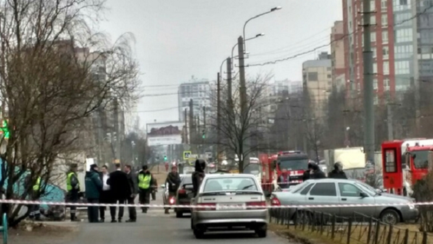 В Питере обезвредили бомбу в жилой высотке: фото задержанных с места ЧП