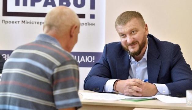 Петренко отдал дань окружению Януковича