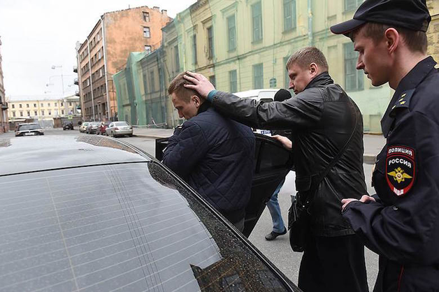 Арестованы подозреваемые в передаче взятки бывшему вице-губернатору Петербурга Марату Оганесяну