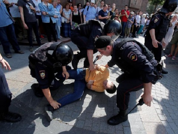 Полиция продолжает "зачистку" Москвы, оппозиция зовет на новую акцию протеста 3 августа