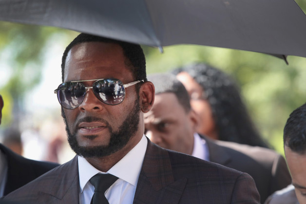 Суд отказал обвиняемому в сексуальном насилии певцу R. Kelly в освобождении под залог