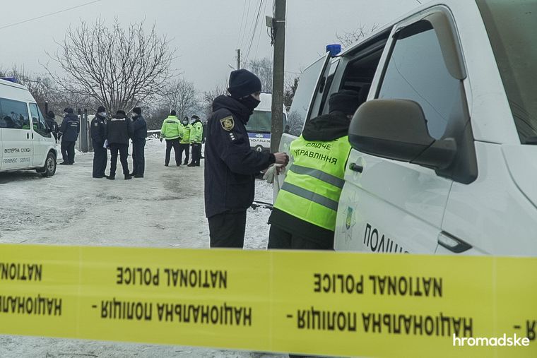 Полицейские провоят следственные действия в нелегальном доме престарелых, где в результате пожара погибли 16 человек qzeixuidqxiqttglv