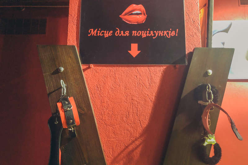 В Sex.Ed.Coffee сексуальные названия в меню, живопись на стенах и романтическая музыка В Sex.Ed.Coffee сексуальные названия в меню, живопись на стенах и романтическая музыка