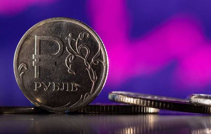 С начала года российский рубль продемонстрировал наибольший рост по отношению к доллару среди всех мировых валют