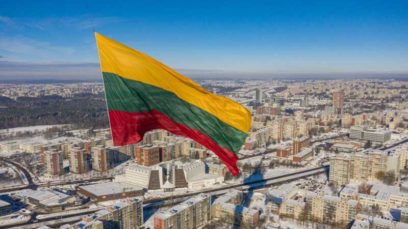 Литва собирается отзывать виды на жительство у россиян, которые часто посещают Россию и Беларусь